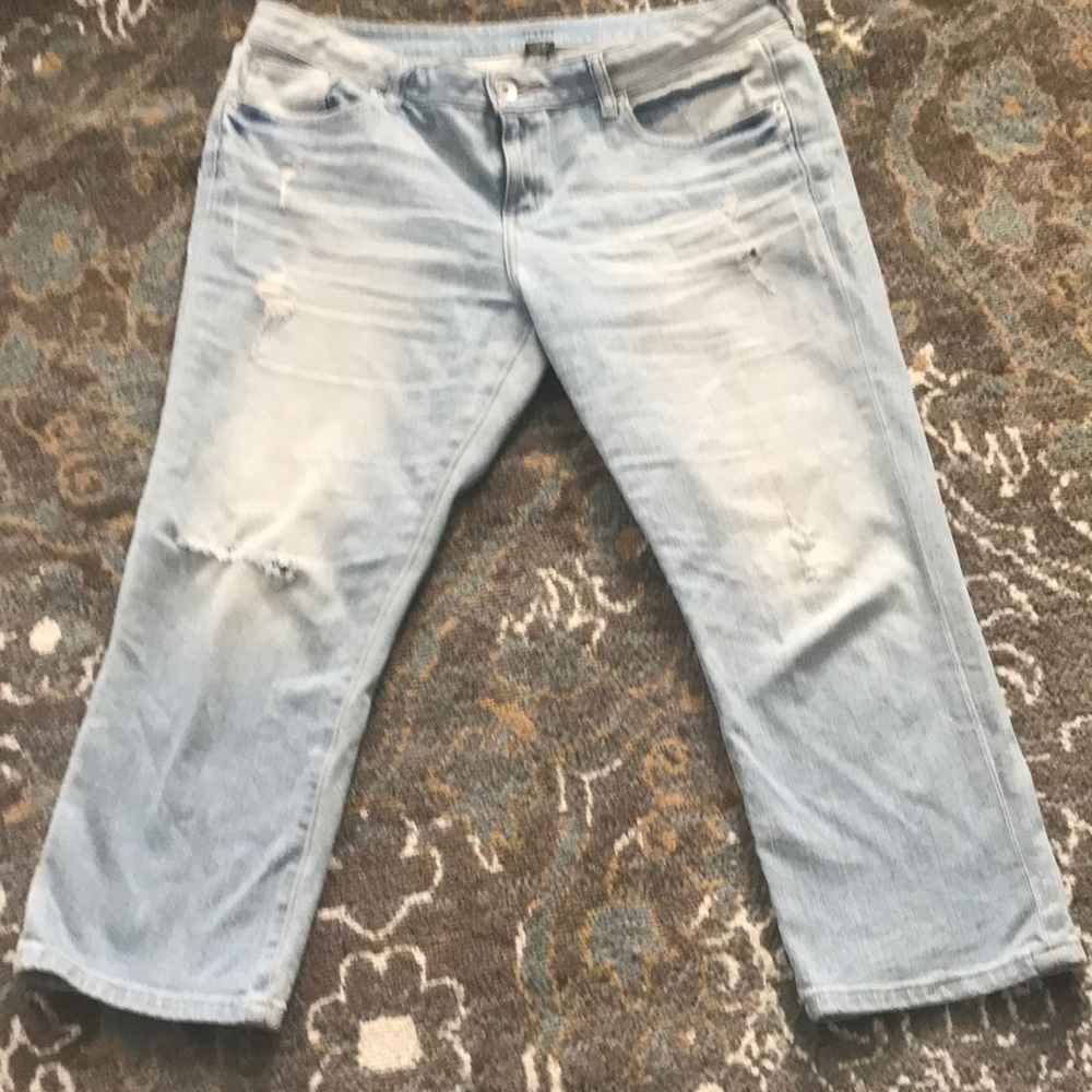 Distressed capris
